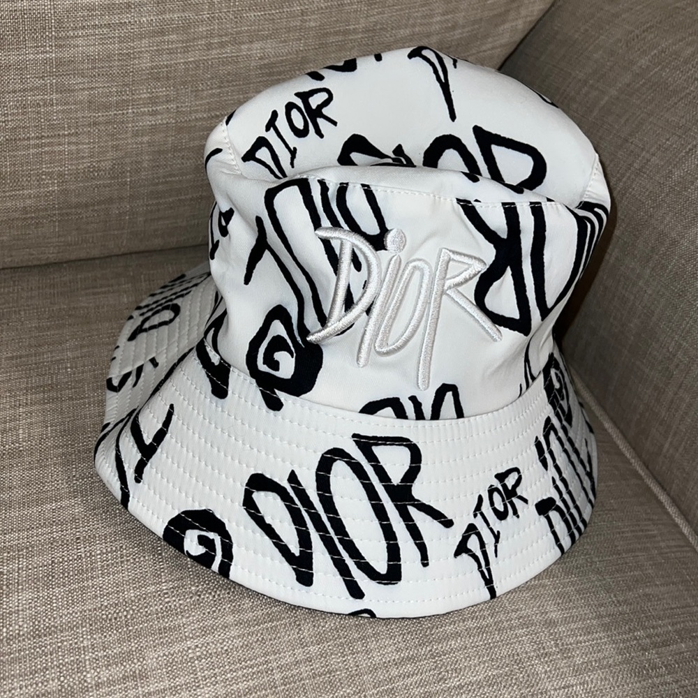 - Dior bucket hat
